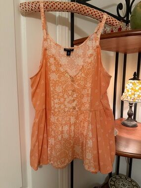 NWOT Torrid Peach Floral Button-Front Peplum Camisole